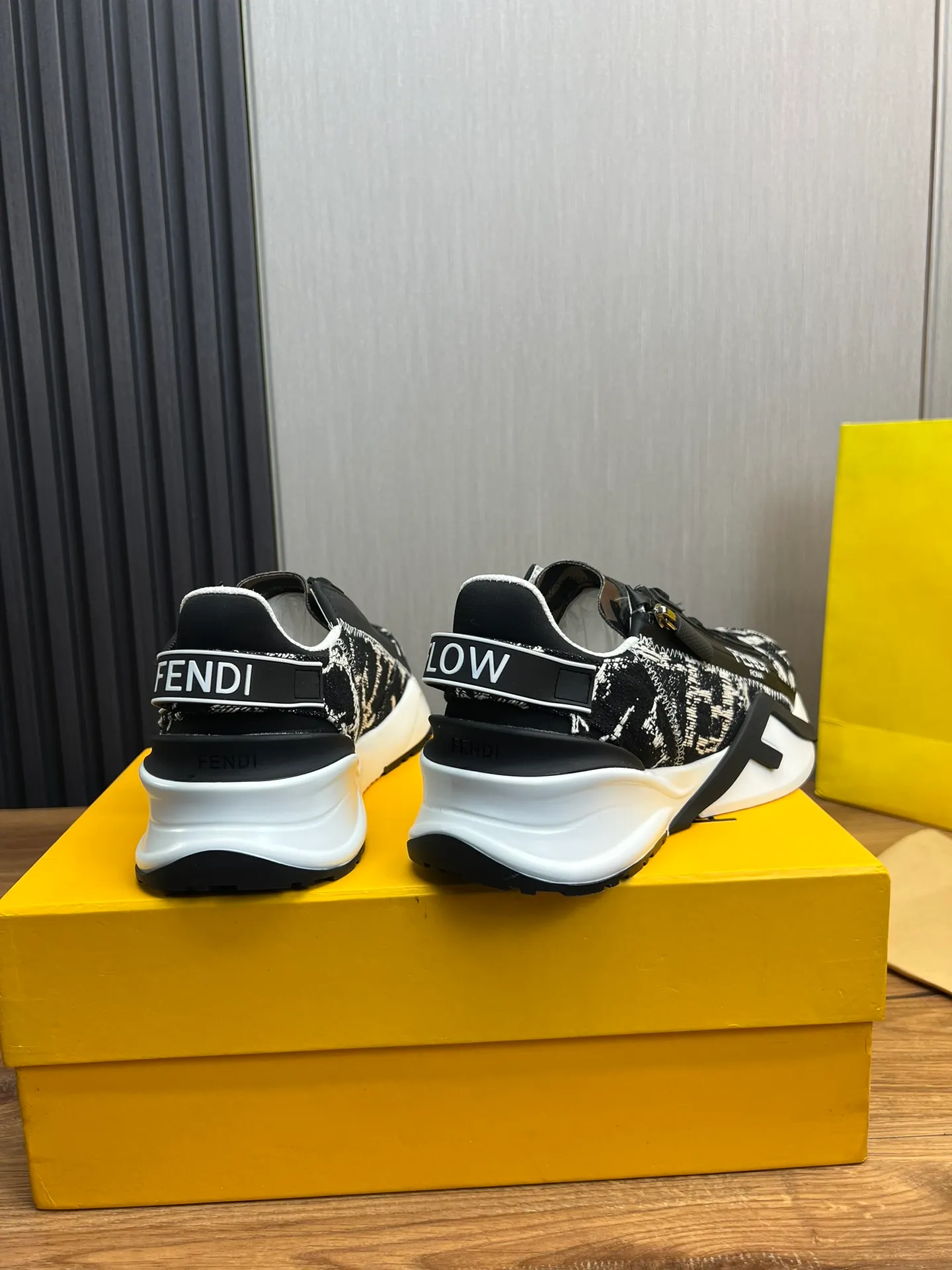 Men's shoes 💰500💰 Fendi [Fendi] hot style is on the market 🔥Fashionable casual men's shoes 🔱 Made of original brand fly knit fabric. Original cowhide + breathable mesh lining + sheepskin feet. Perfect shape and top quality, you deserve it 🔜Original rubber outsole, ultra-light, non-slip and wear-resistant 👣 Standard size 38-44